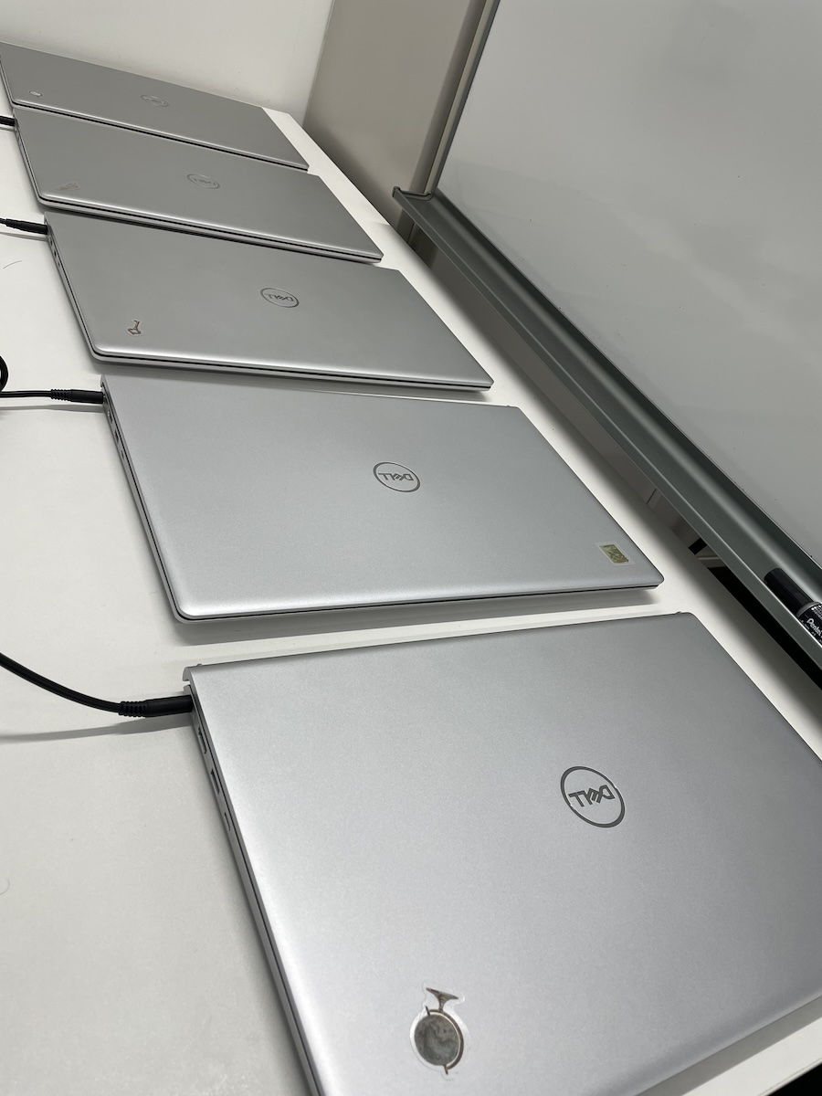 ノートPC充電中